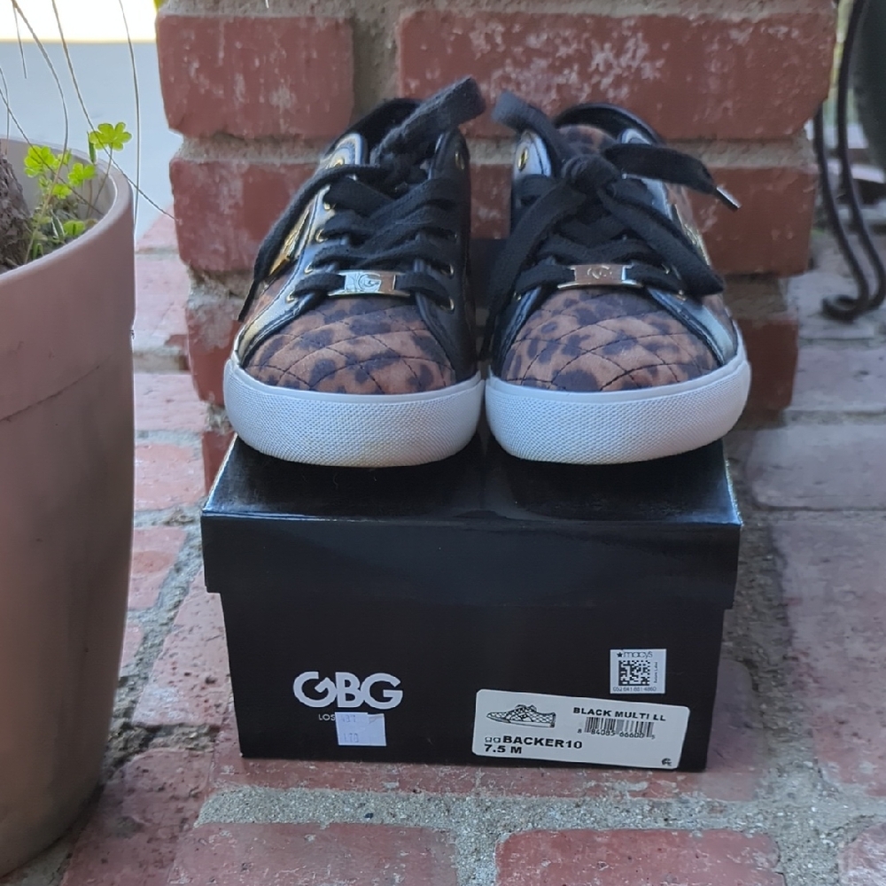 GBG Los Angeles Women's Black and Brown Sneakers